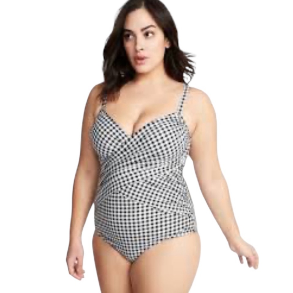 Old Navy Black & White Gingham Wrap One-Piece Swimsuit – 1X Plus new without tag